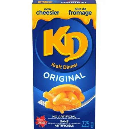 Kraft Dinner familia comiendo en mesa, compartiendo comida rápida y reconfortante