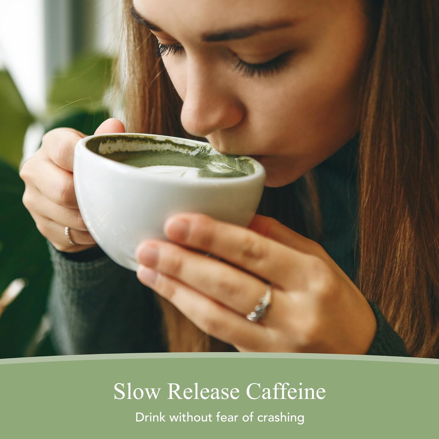 KROMA latte cremoso en taza, aporta energía sostenida y sabor suave