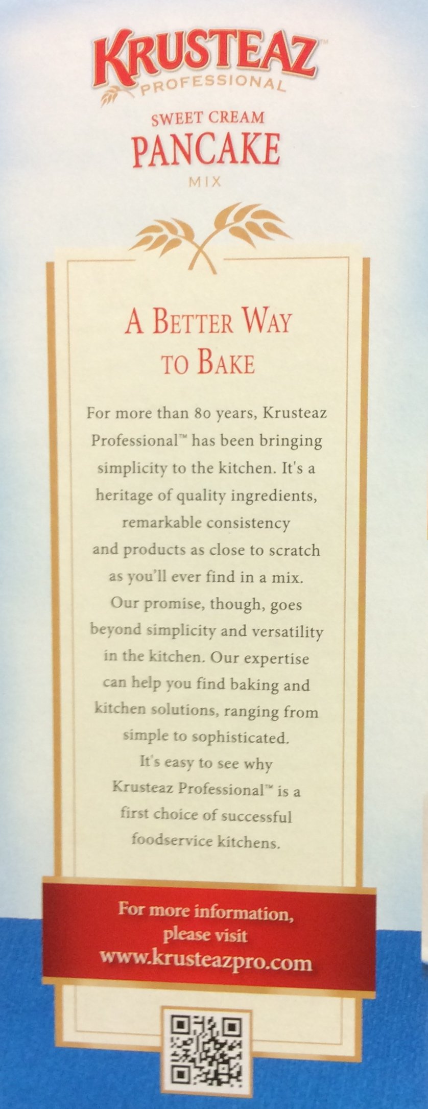 Krusteaz bolsa junto a taza medidora para comparar tamaño y cantidad, ayuda a planificar porciones en cocina
