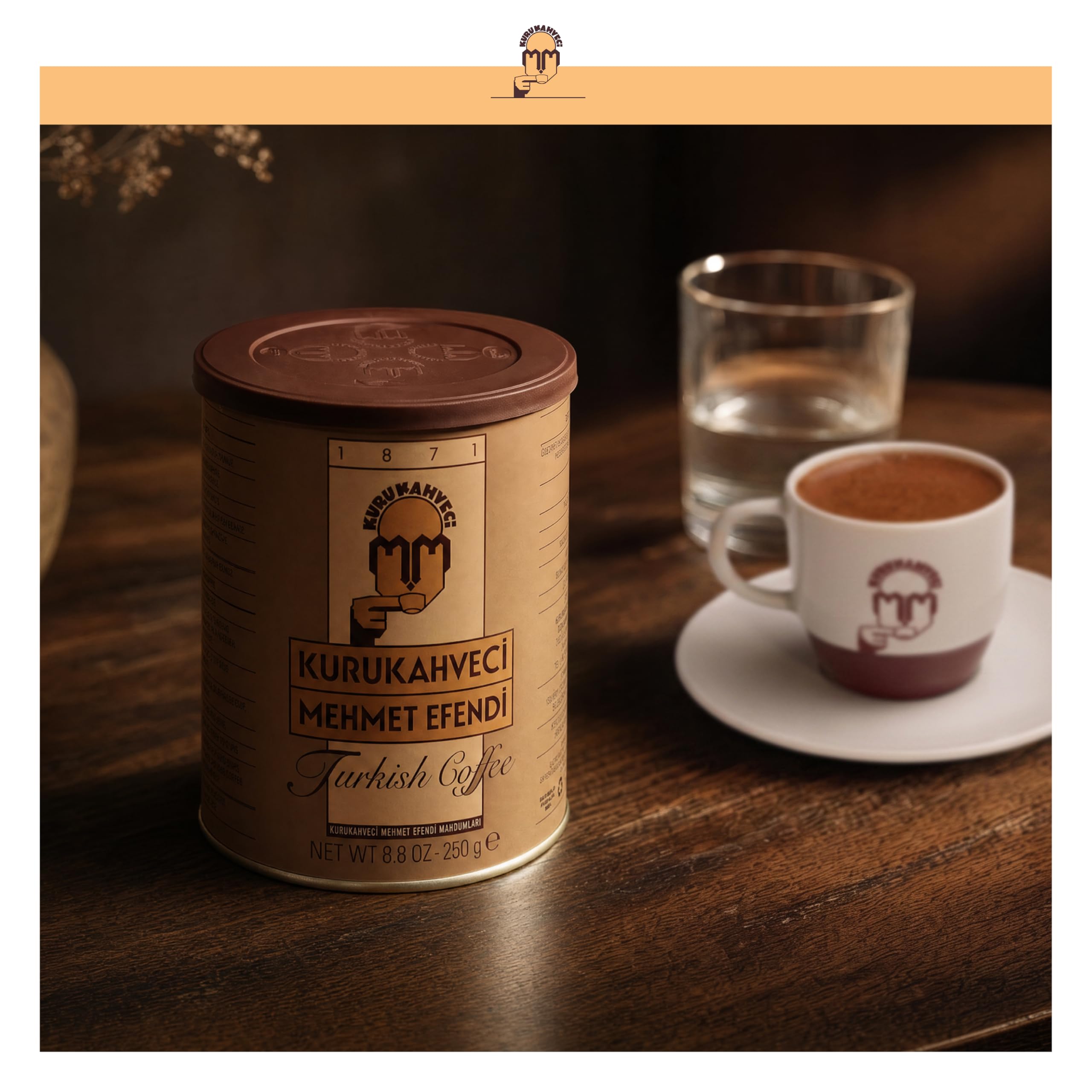 Kurukahveci Mehmet Efendi comparación de tamaño del paquete junto a una taza para escala clara