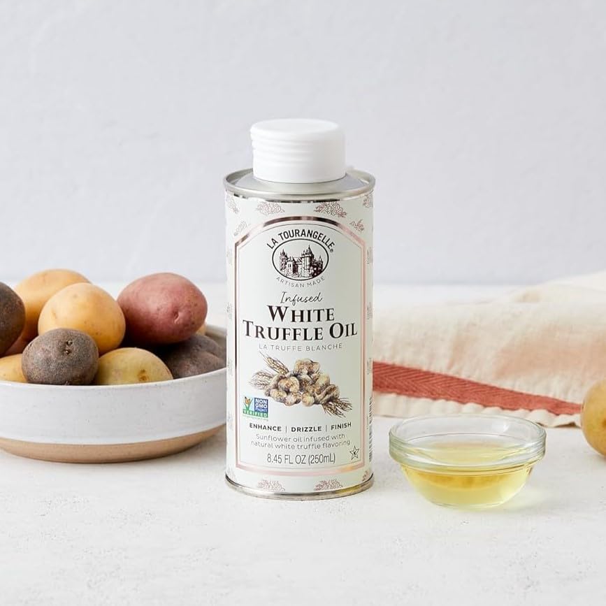 La Tourangelle primer plano del brillo y color del aceite trufado blanco que sugiere calidad