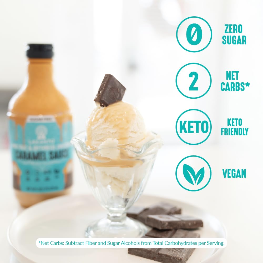 Lakanto caramelo vertiéndose en café, añade dulzor keto sin azúcares