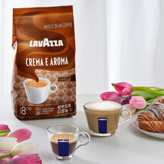 Lavazza Crema e Aroma detalle granos en primer plano destacando frescura y textura