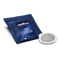 Lavazza empaque frontal con 150 cápsulas mostrando ahorro y practicidad