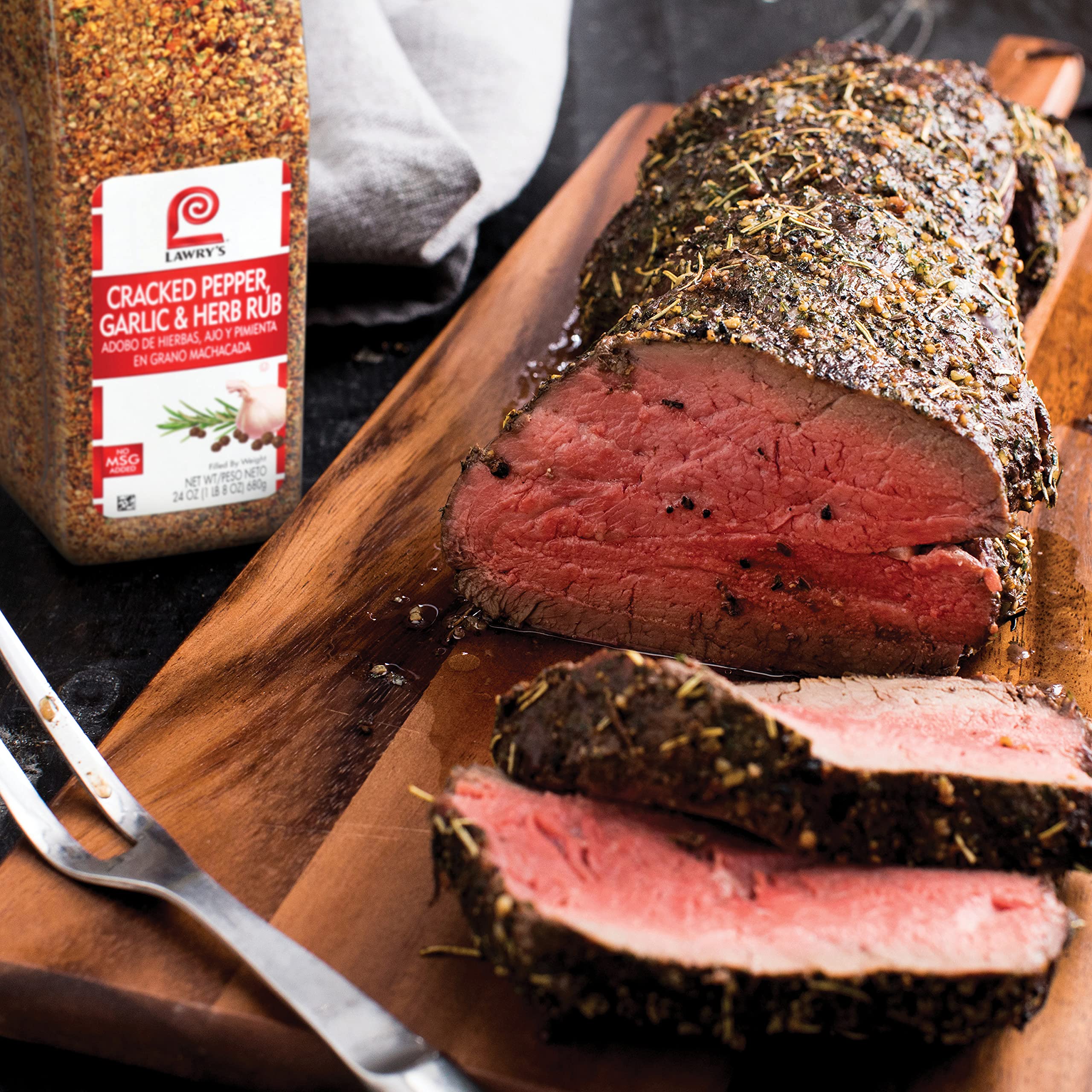 Lawry's envase 24 oz junto a utensilios para comparar escala y uso frecuente