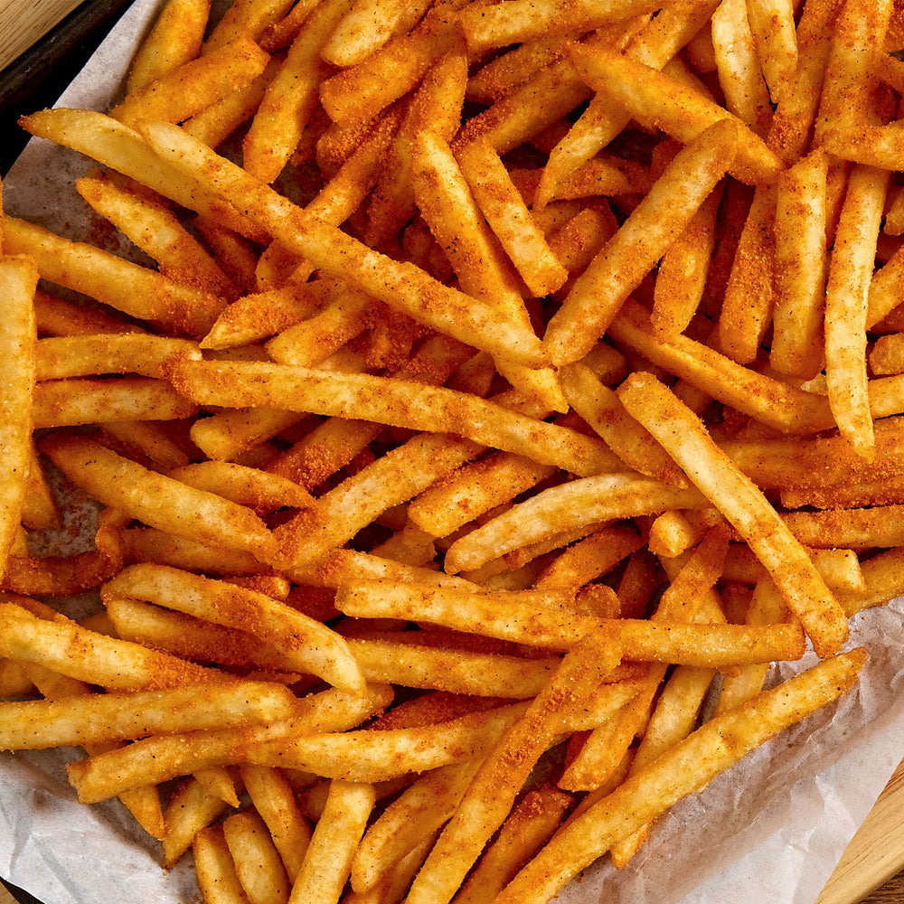 Lawry's espolvoreado sobre papas calientes aportando sabor