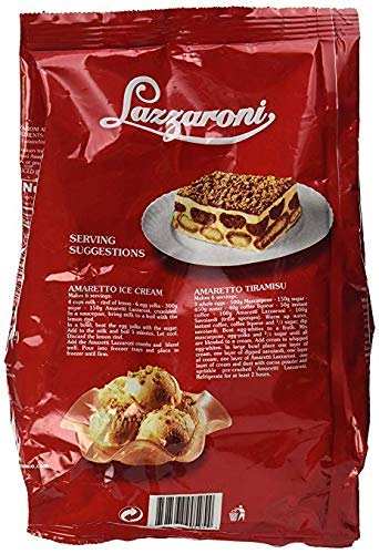 Lazzaroni galletas apiladas en plato como acompañamiento ideal