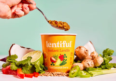 Lentiful porción servida en plato, conveniencia y comida lista en minutos