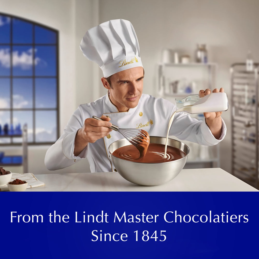 Lindt tableta servida junto a café en escena de degustación placentera