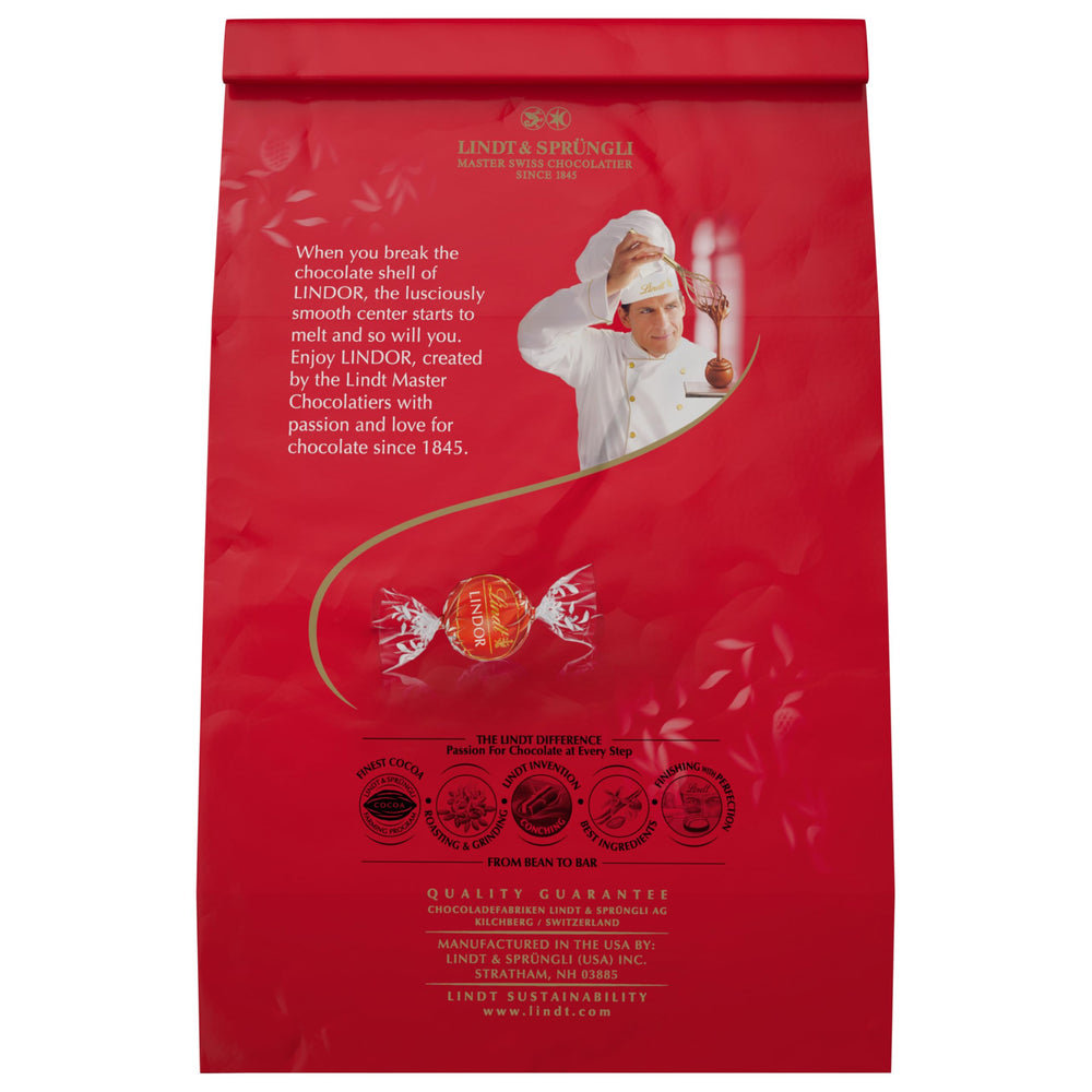 Lindt LINDOR trufas junto a taza de café para maridaje sencillo