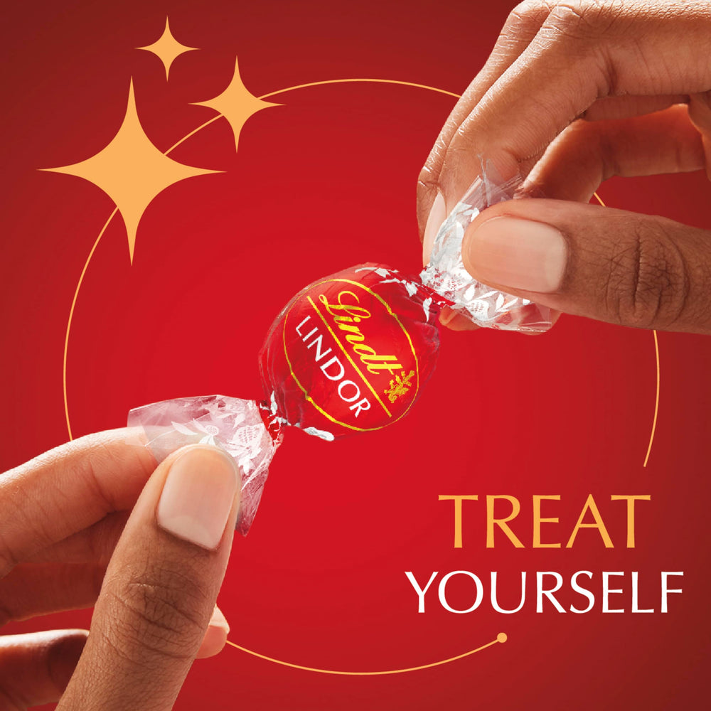 Lindt LINDOR corte de trufa revela centro fundente para sabor suave
