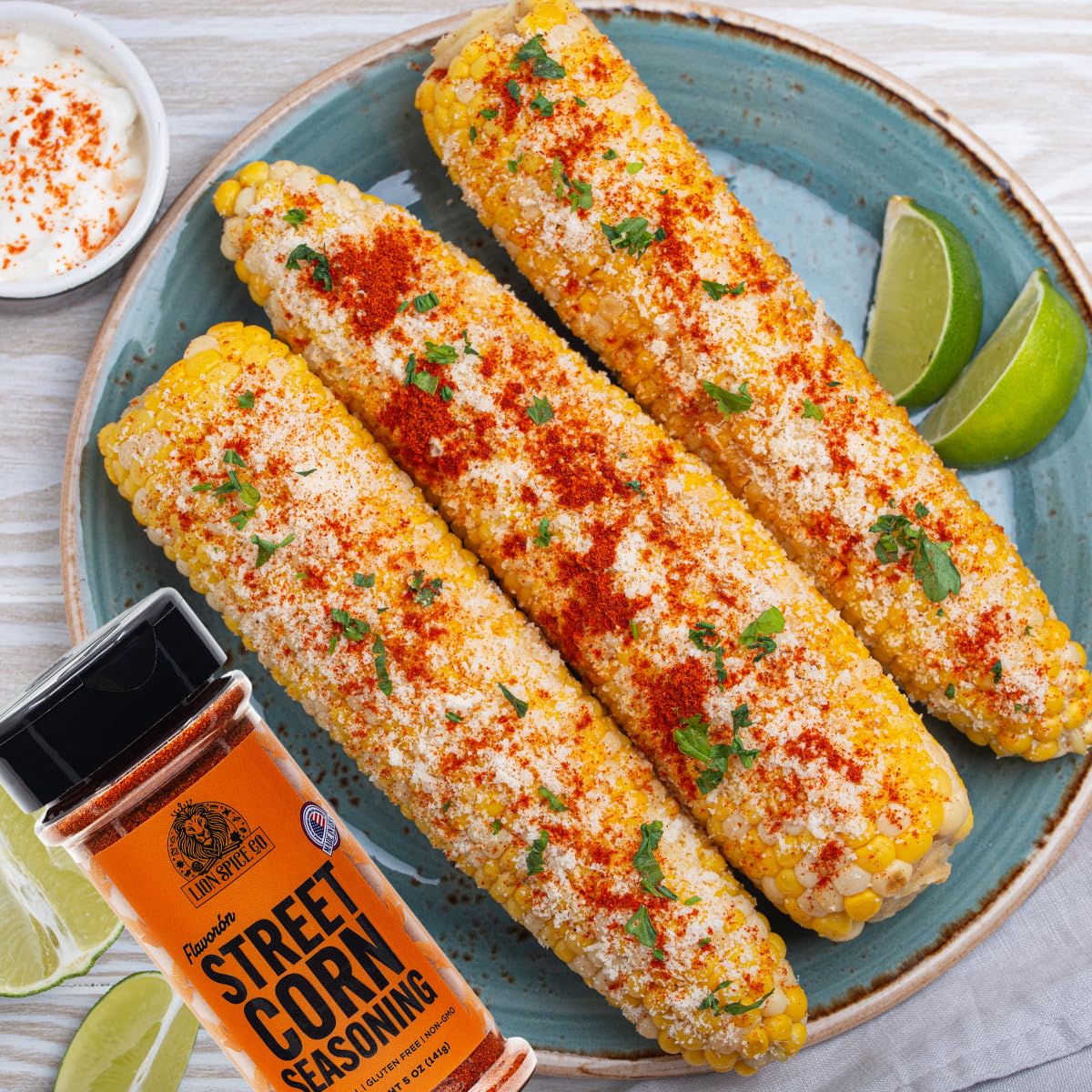 Lion Spice Co frasco junto a limones para escala y porción