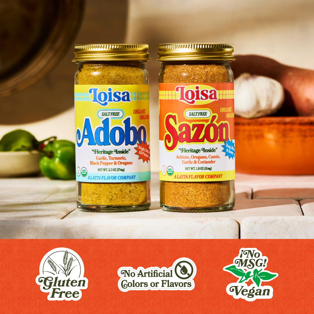 Loisa sazonando arroz para aportar color y sabor auténtico
