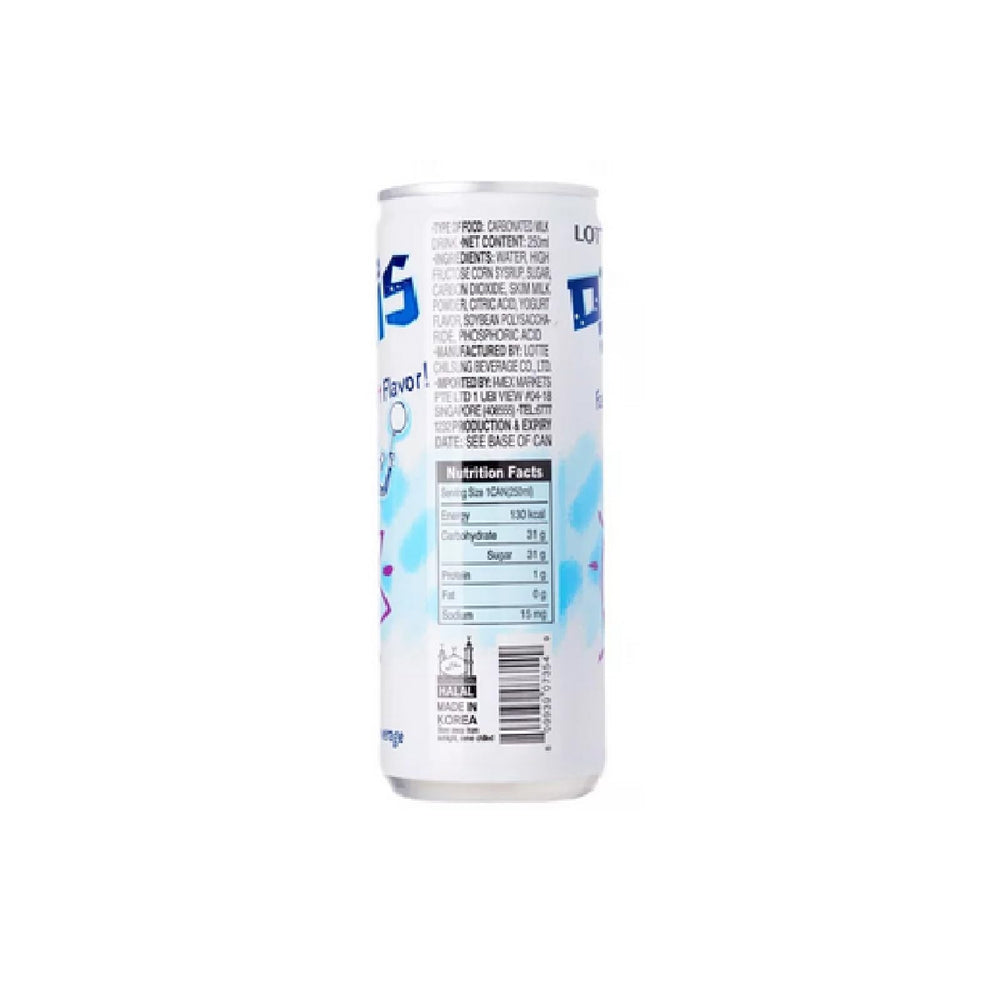 Lotte Milkis vertido en vaso con espuma, refresco cremoso