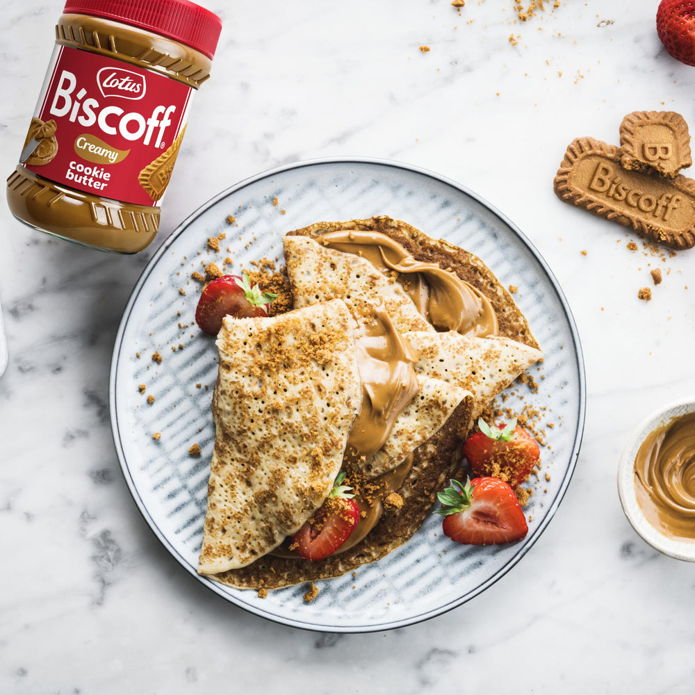 Lotus Biscoff frasco junto a ingredientes para recetas versátiles