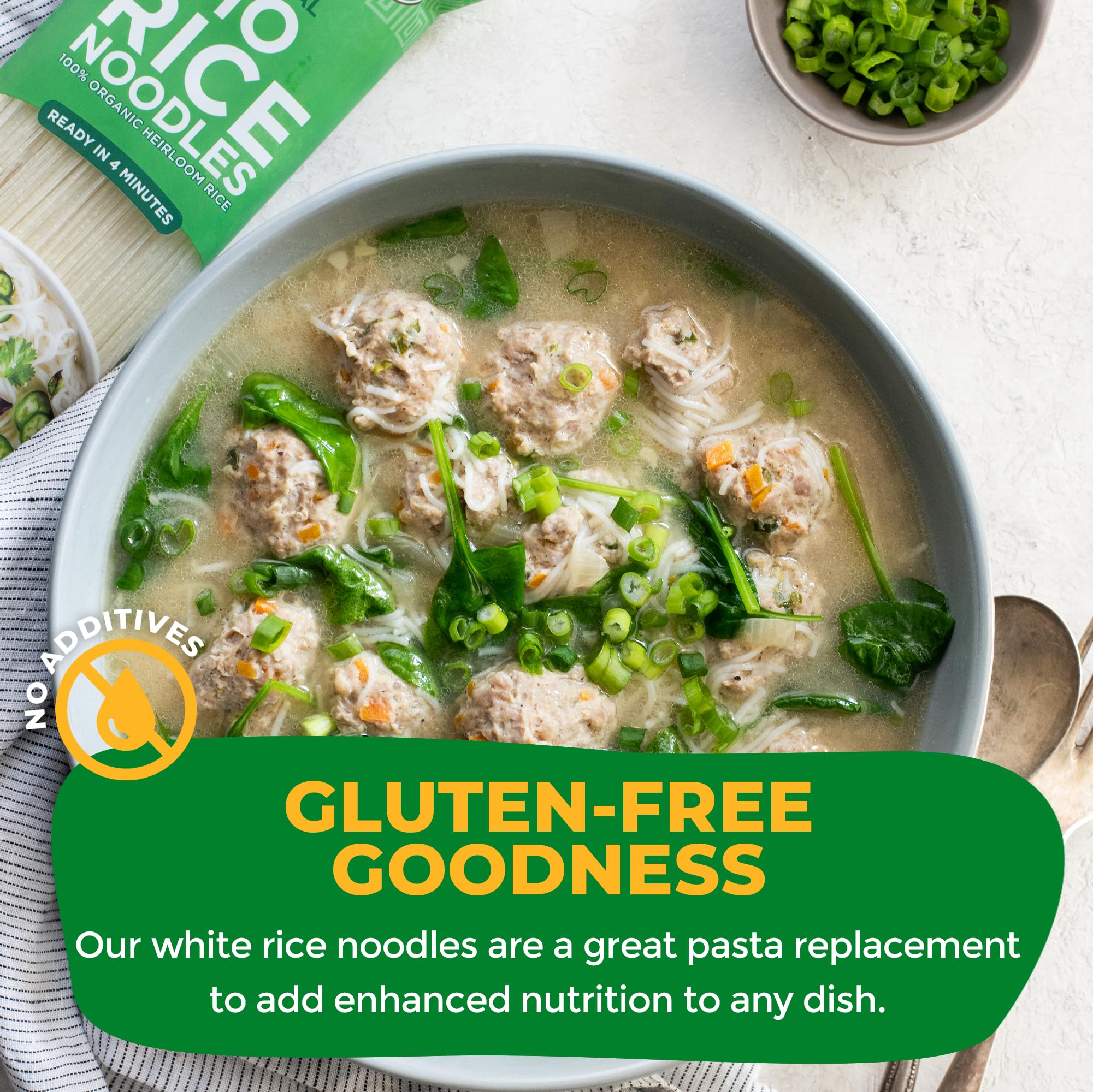 Lotus Foods fideos salteados con verduras, demostrando versatilidad y rapidez