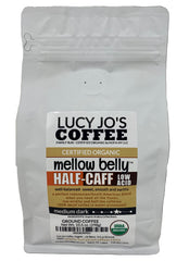Lucy Jo's Coffee bolsa frente mostrando etiqueta orgánica y aroma equilibrado
