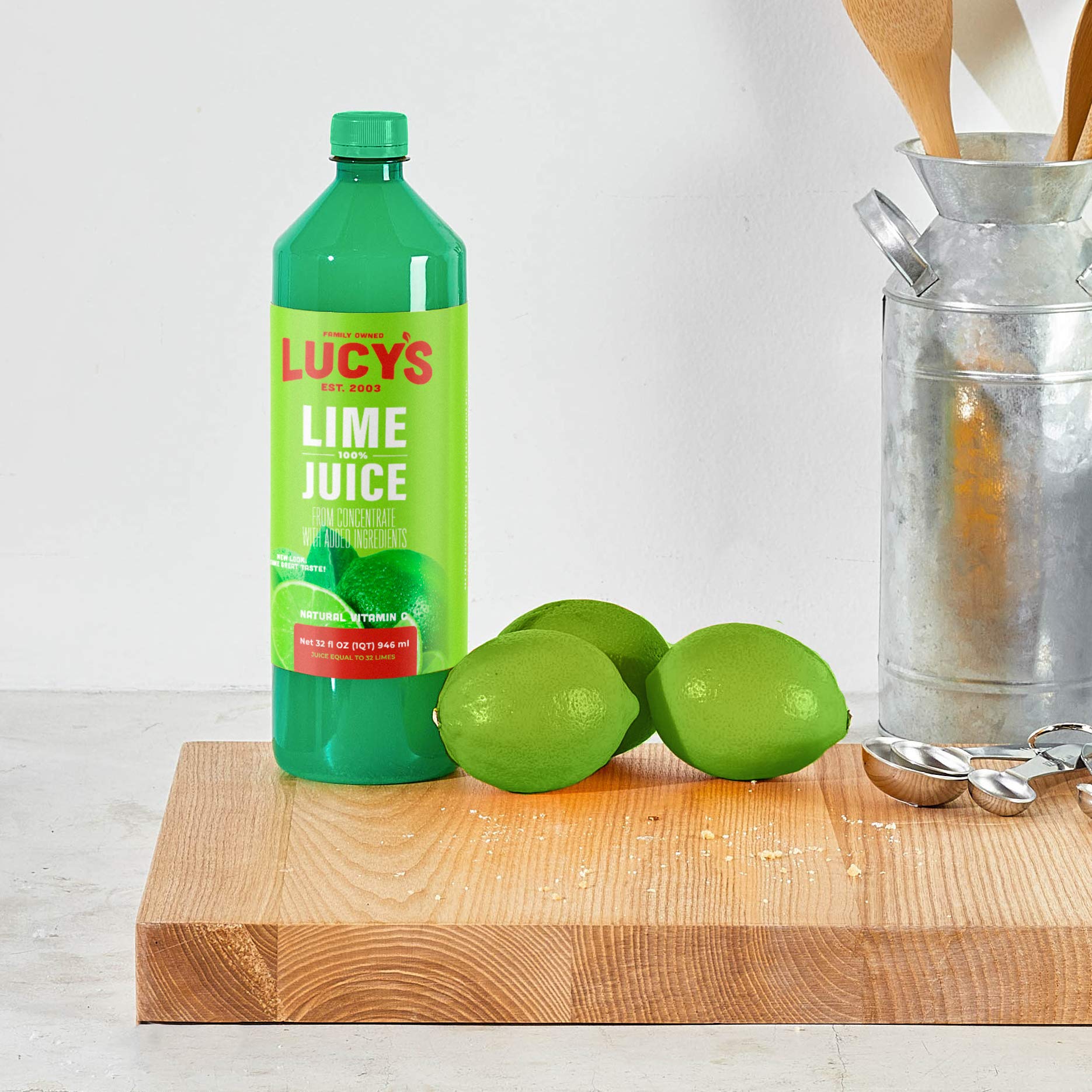Lucy’s botella usada para preparar un cóctel para fácil y rápido sabor cítrico
