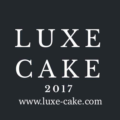 Luxe Cake decoración dorada sobre tarta en ambientación de boda mostrando resultado profesional