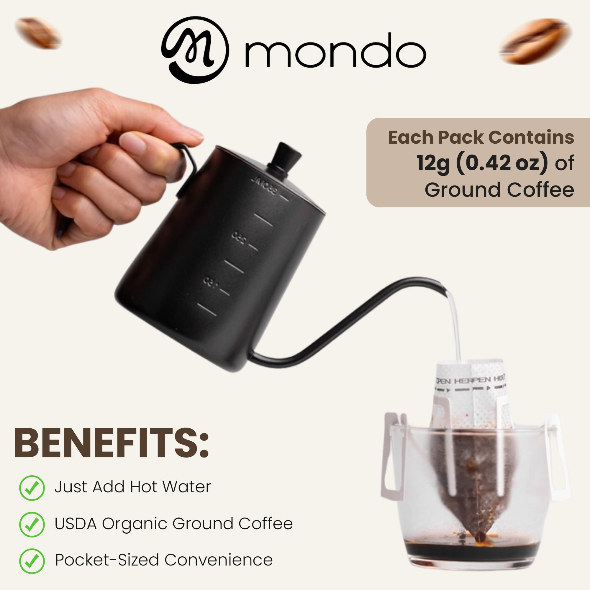 M MONDO sobre en mano para mostrar tamaño compacto y portátil