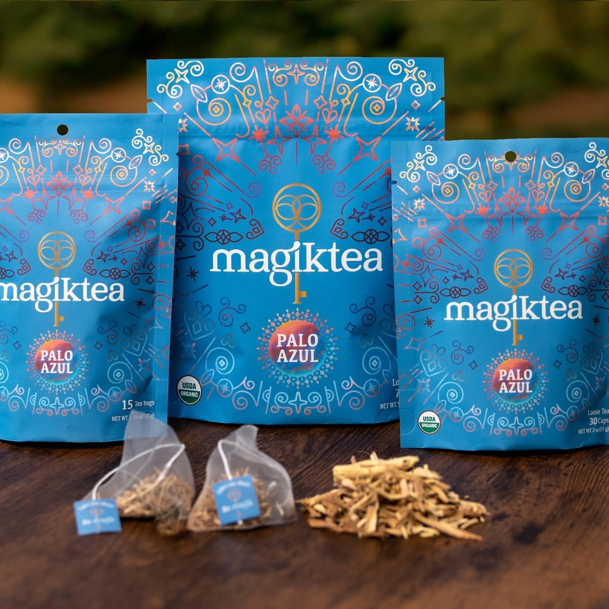 Magiktea bolsita en mano para ver escala y facilidad de uso