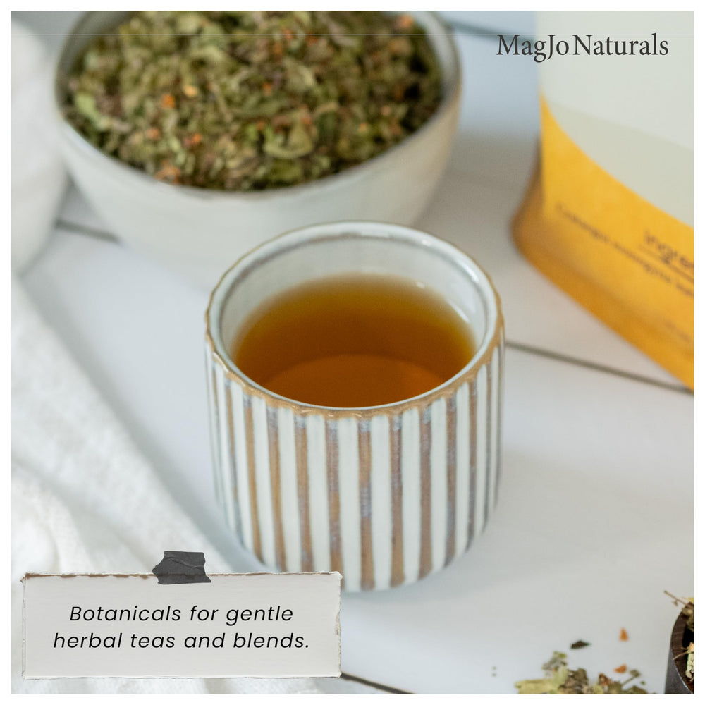 MagJo taza de té de espino servida, infusión clara y reconfortante