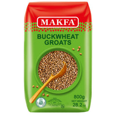 Makfa grechka servida en plato como acompañamiento apetitoso