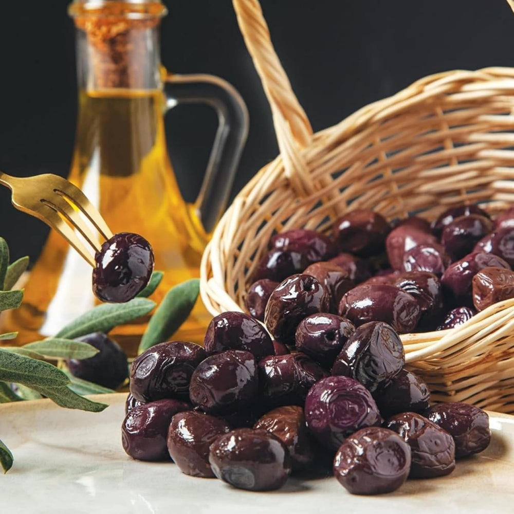 Marmarabirlik aceitunas integradas en ensalada, añaden profundidad de sabor