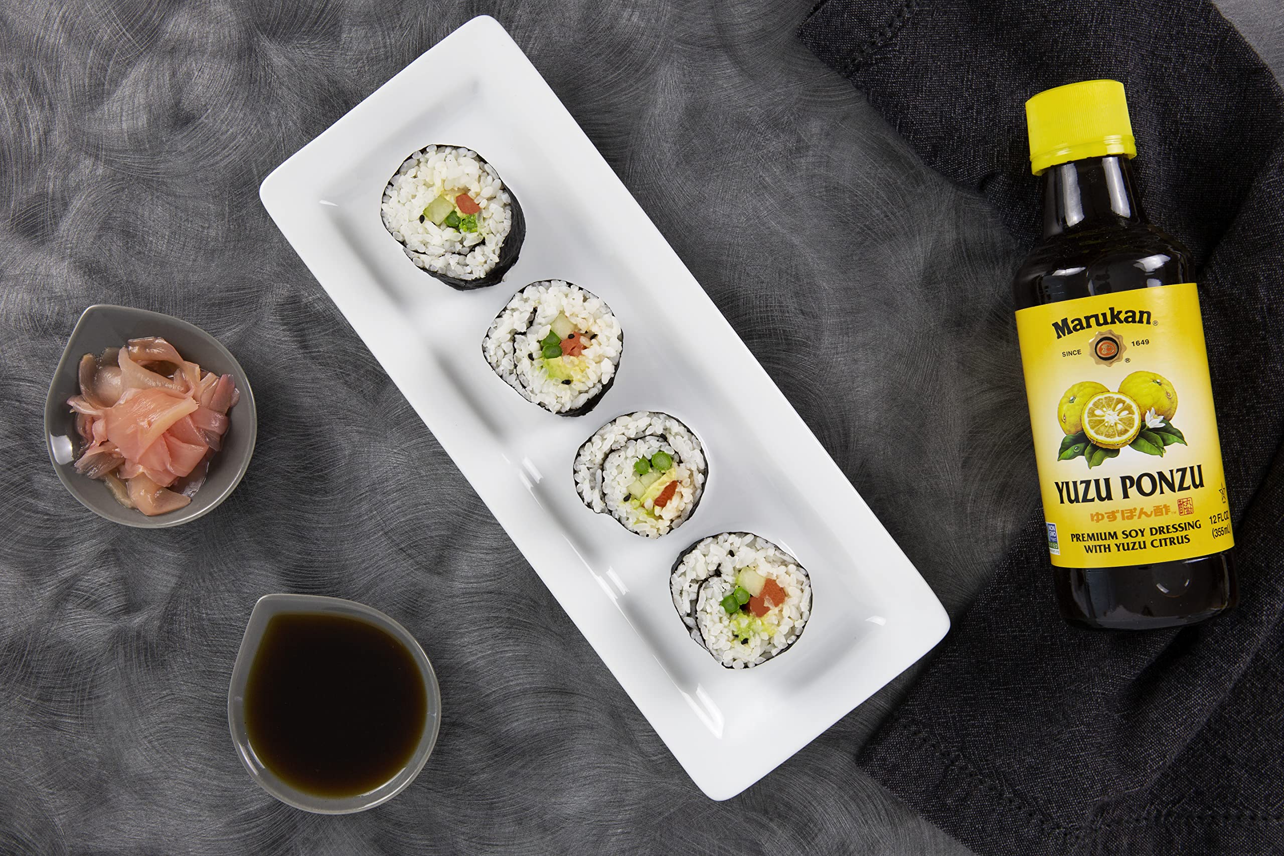 Ensalada aderezada con Marukan Ponzu Yuzu, agrega frescura y brillo