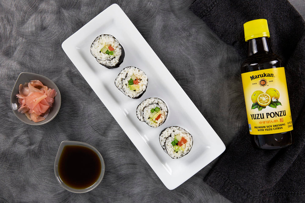 Ensalada aderezada con Marukan Ponzu Yuzu, agrega frescura y brillo