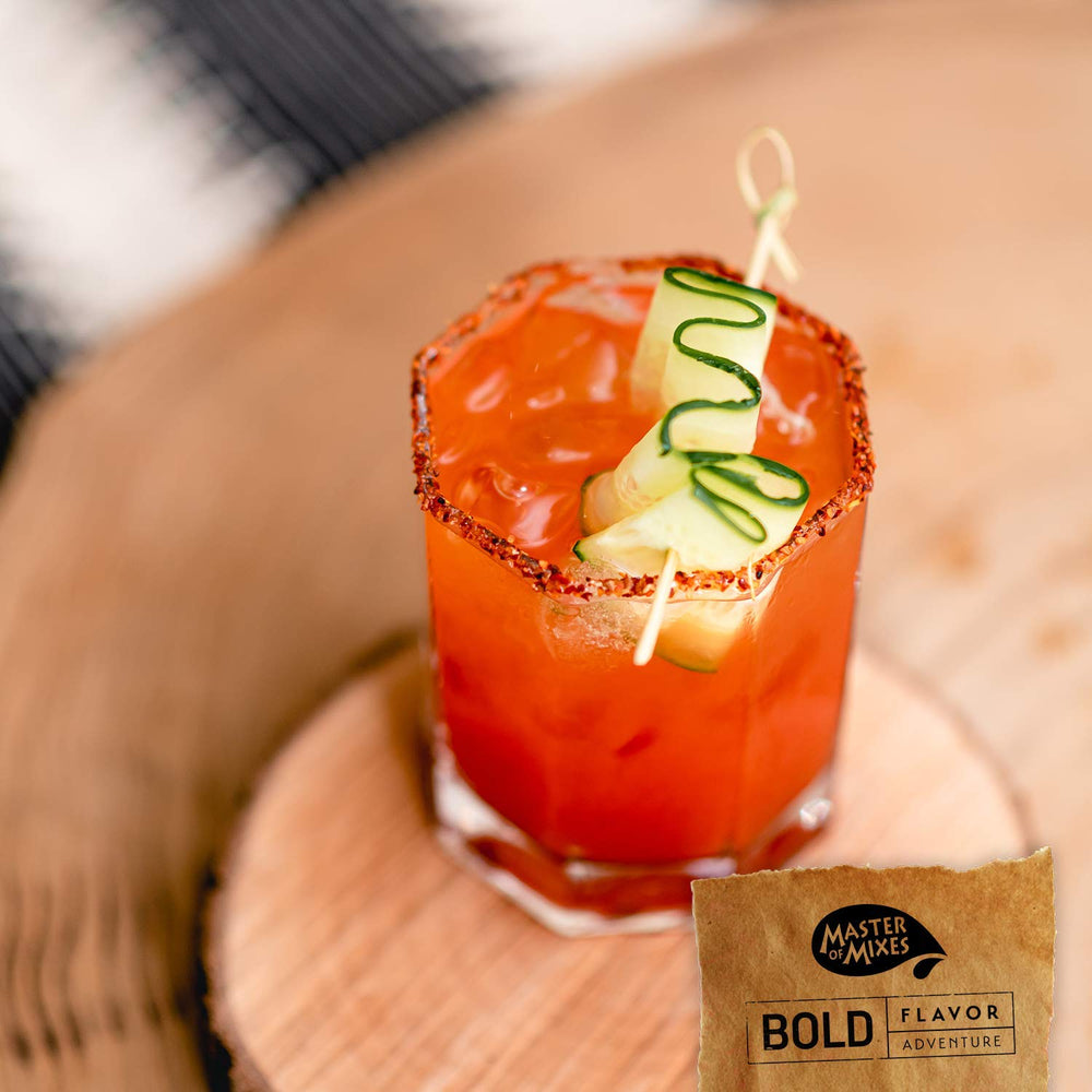 MASTER OF MIXES Bloody Mary servido en vaso con guarnición fresca