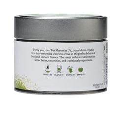 Matcha Kari polvo en primer plano con textura fina y mezcla uniforme