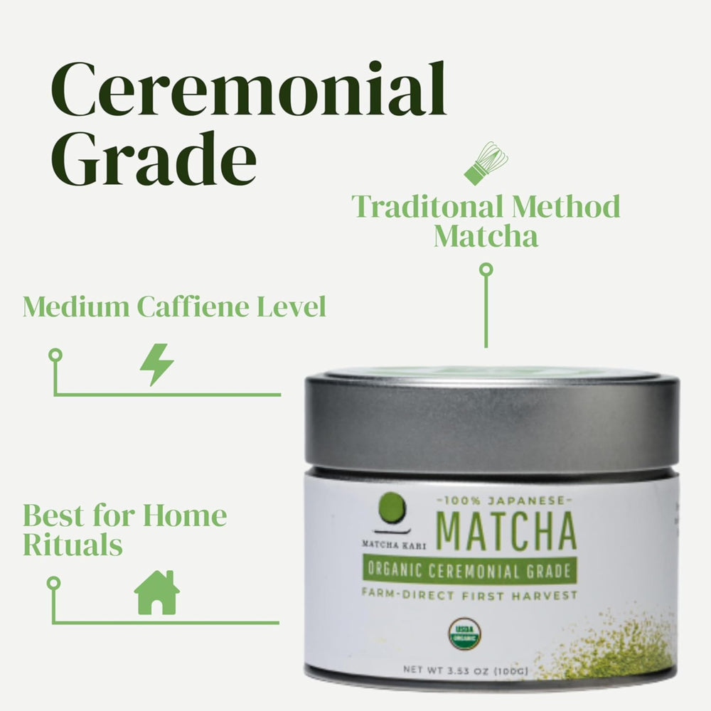 Matcha Kari servido en taza tradicional durante ceremonia, experiencia auténtica
