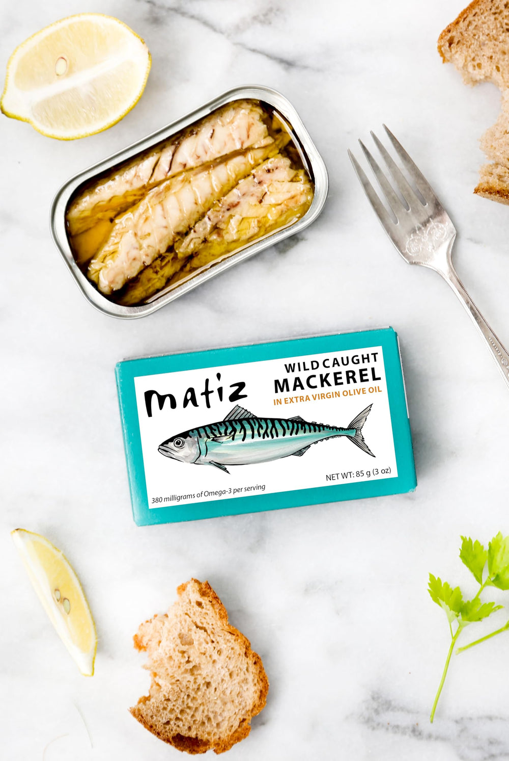 Matiz caballa en ensalada realzando platos con proteínas