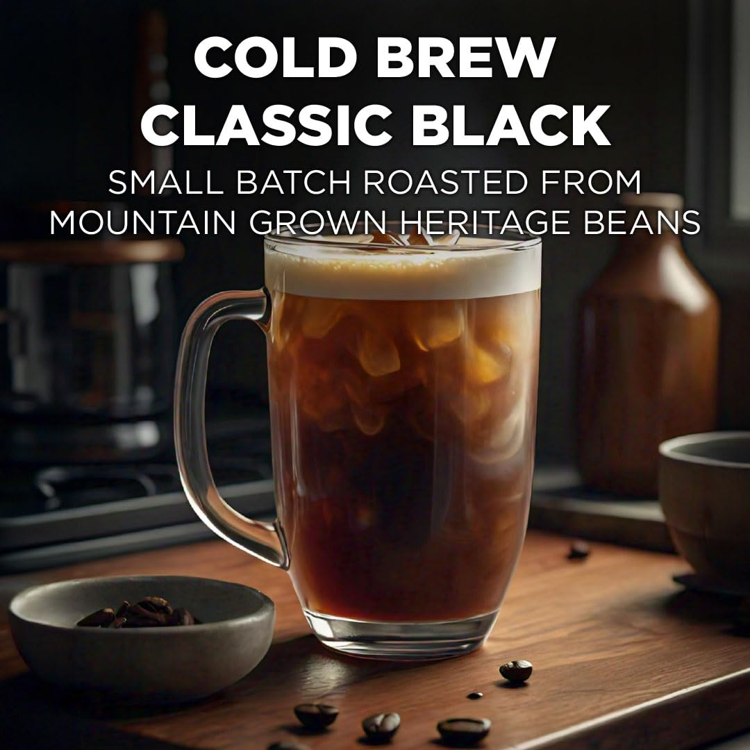 MAUD'S taza servida con café oscuro que resalta cuerpo y aroma intenso