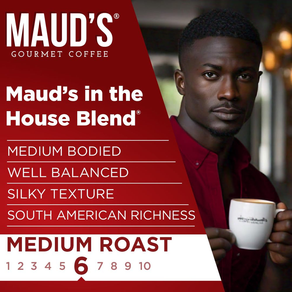 Maud's cápsula insertada en cafetera demostrando facilidad de uso