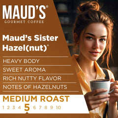MAUD'S taza servida con vapor resaltando aroma y sabor a avellana