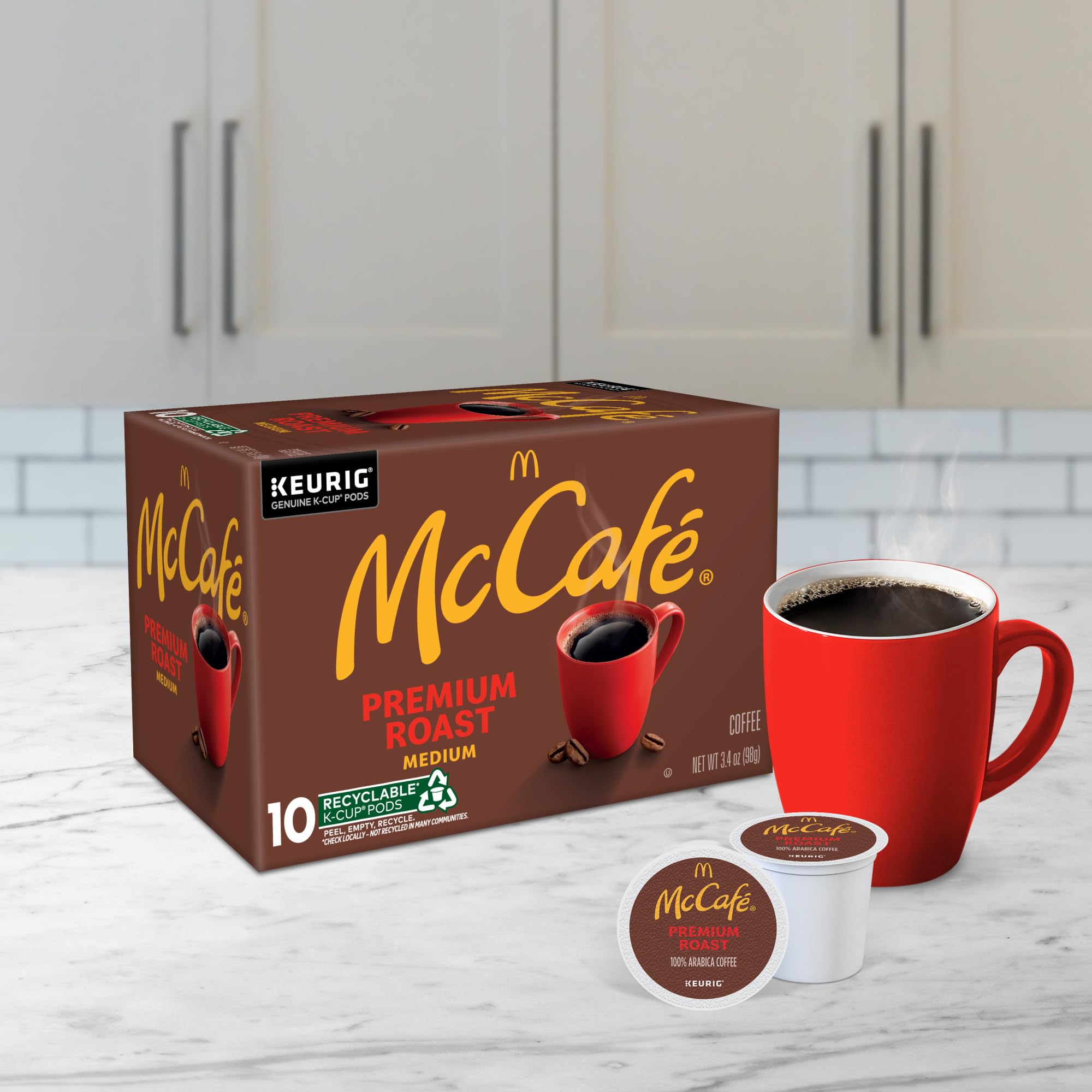 Cápsula McCafé insertada en máquina Keurig para extracción inmediata
