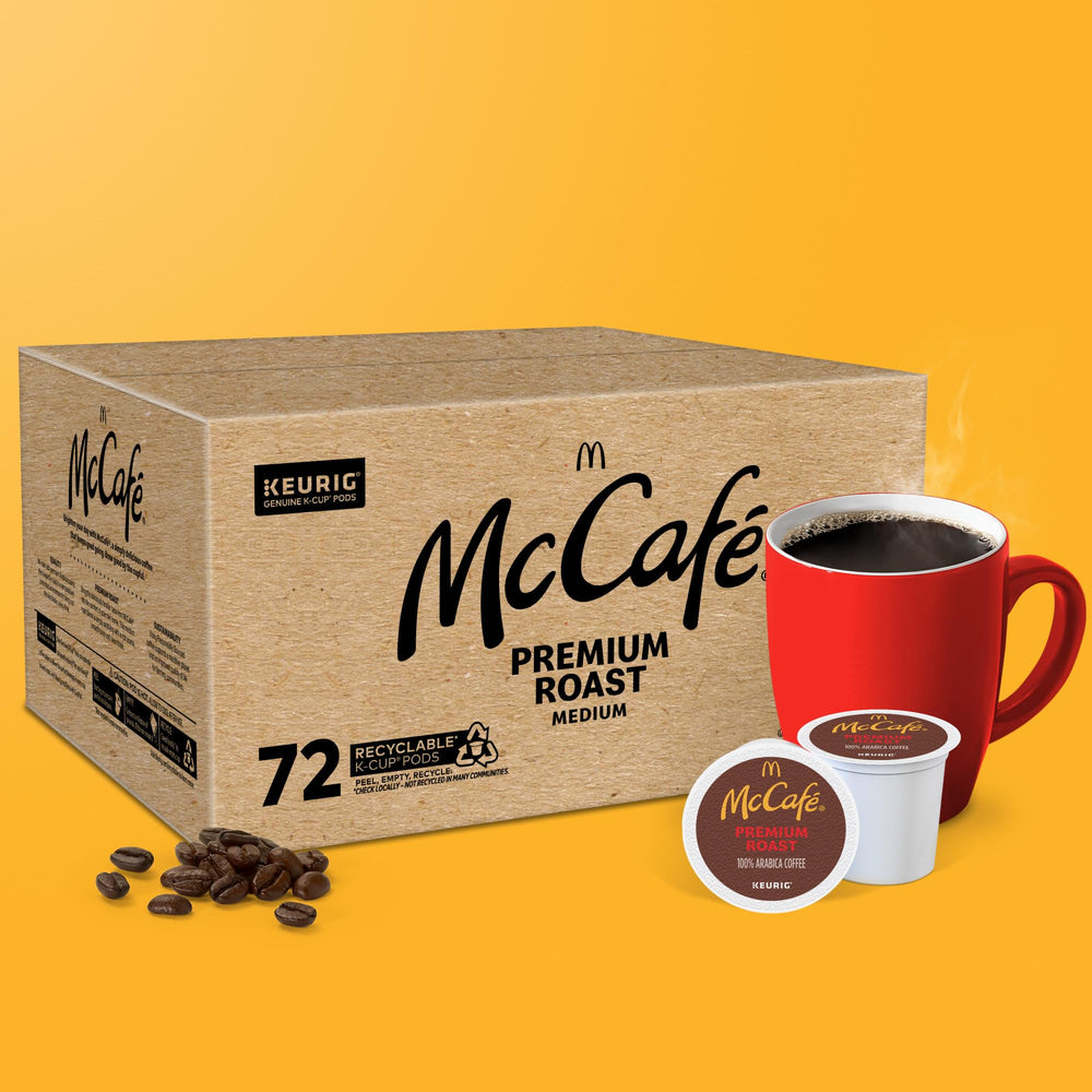 McCafé cápsula junto a mano para comparar tamaño y porciones