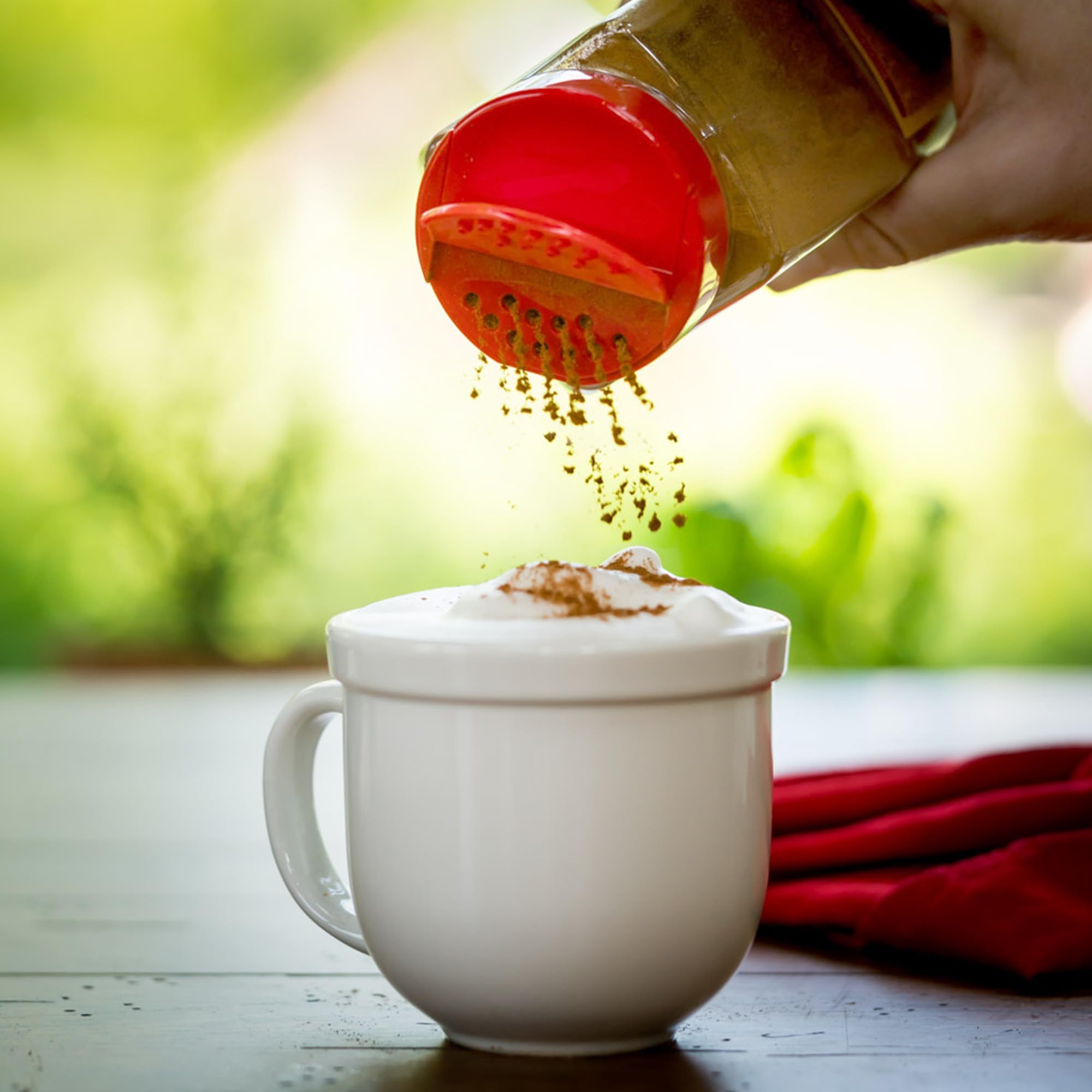 McCormick bol con canela entre ingredientes para preparar pastel