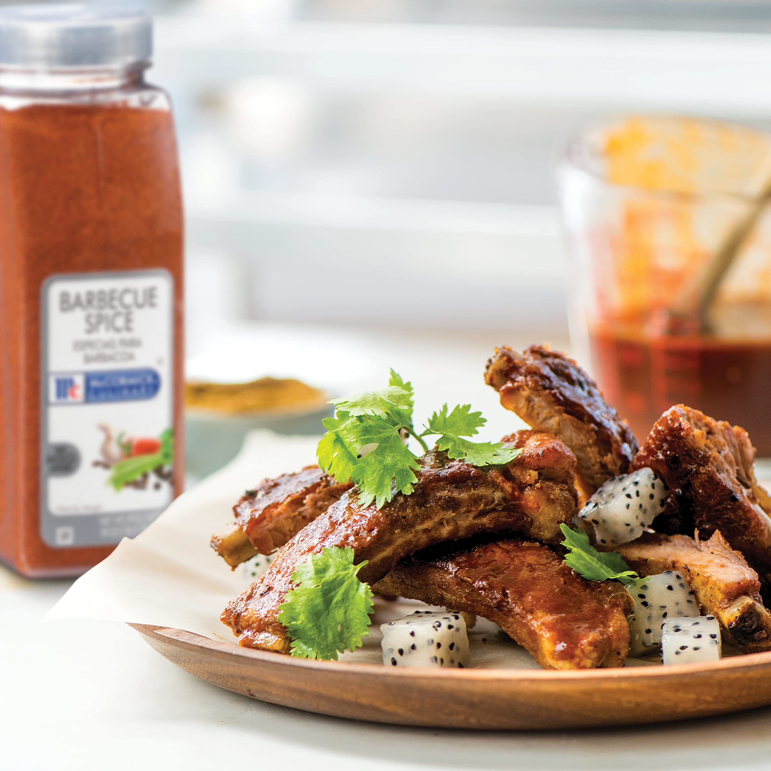 McCormick Culinary costillas sazonadas con la mezcla creando costra dorada