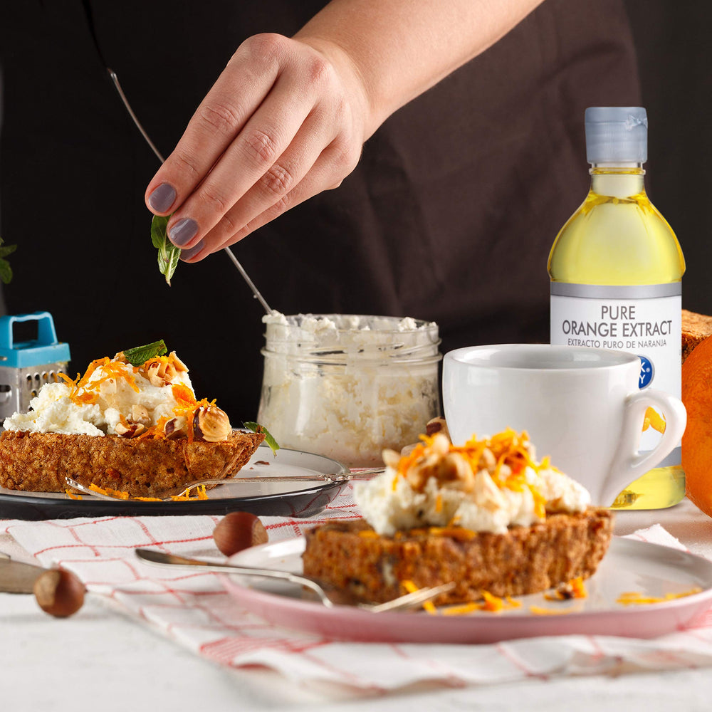McCormick Culinary gotas en cóctel añadiendo aroma fresco a bebidas