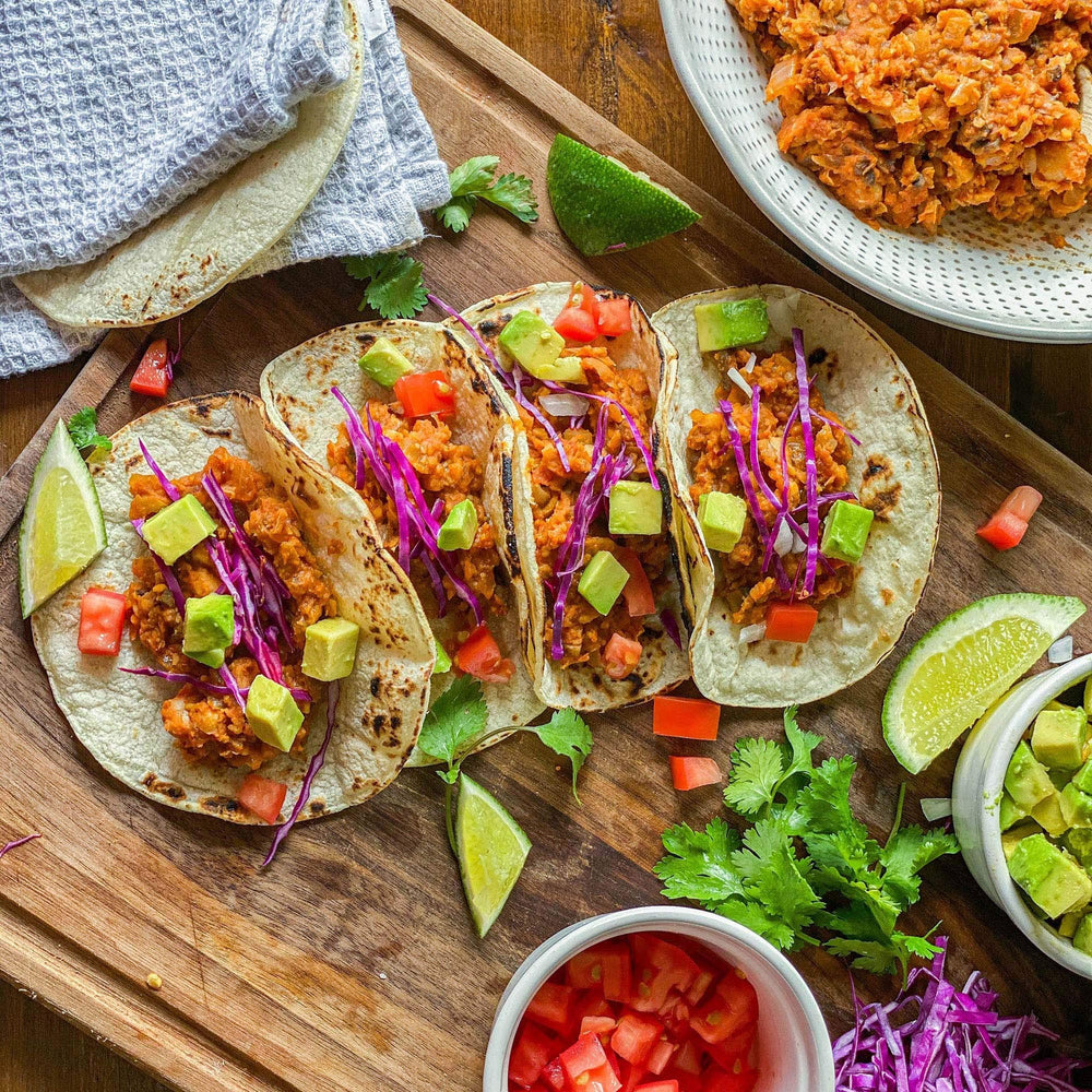 McCormick presentación en mesa con tacos preparados para una comida familiar