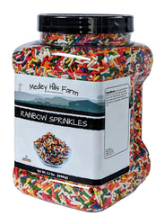 Medley Hills Farm decorando un cupcake con sprinkles, realza presentación y atractivo visual