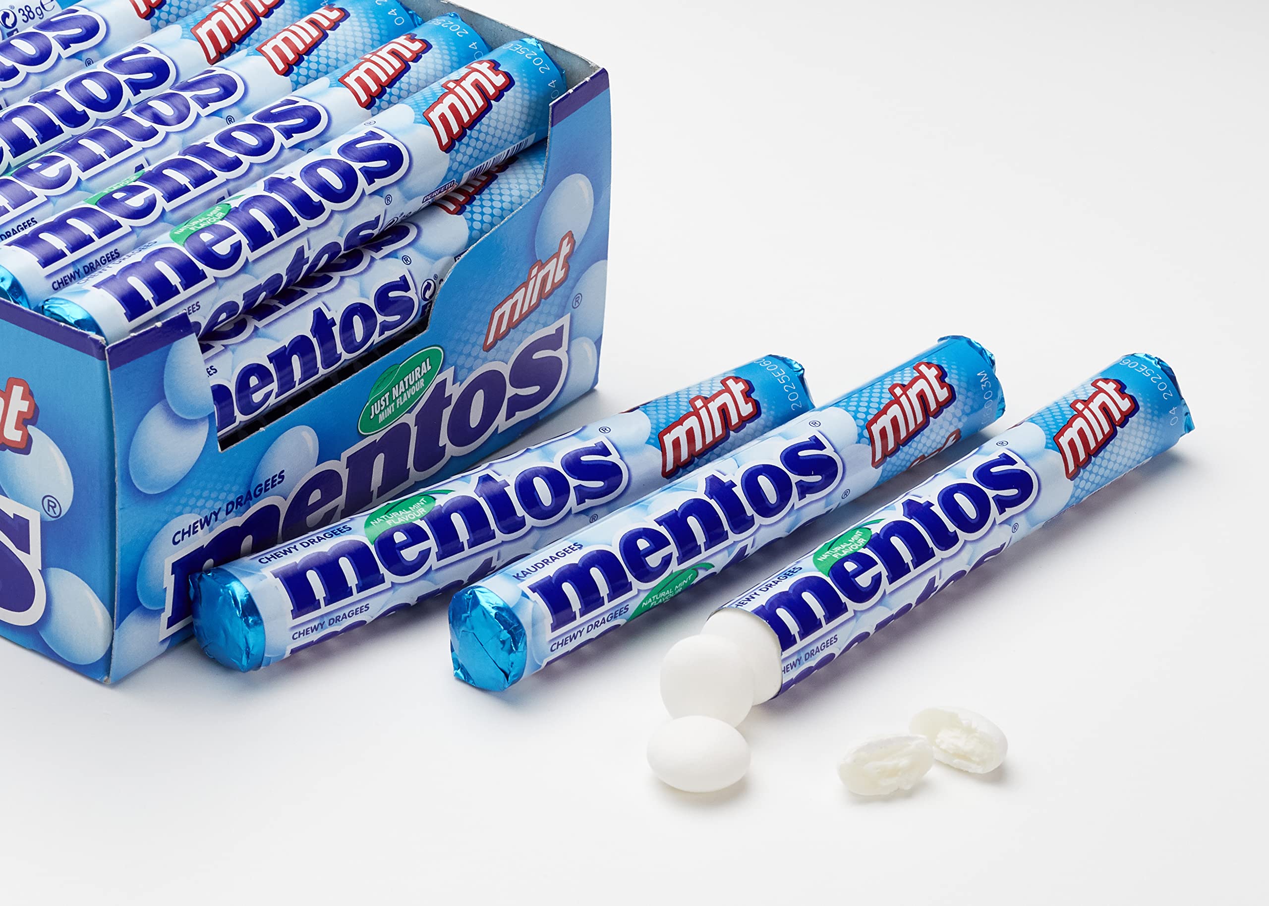 Mentos en mostrador de tienda presentado para venta al público