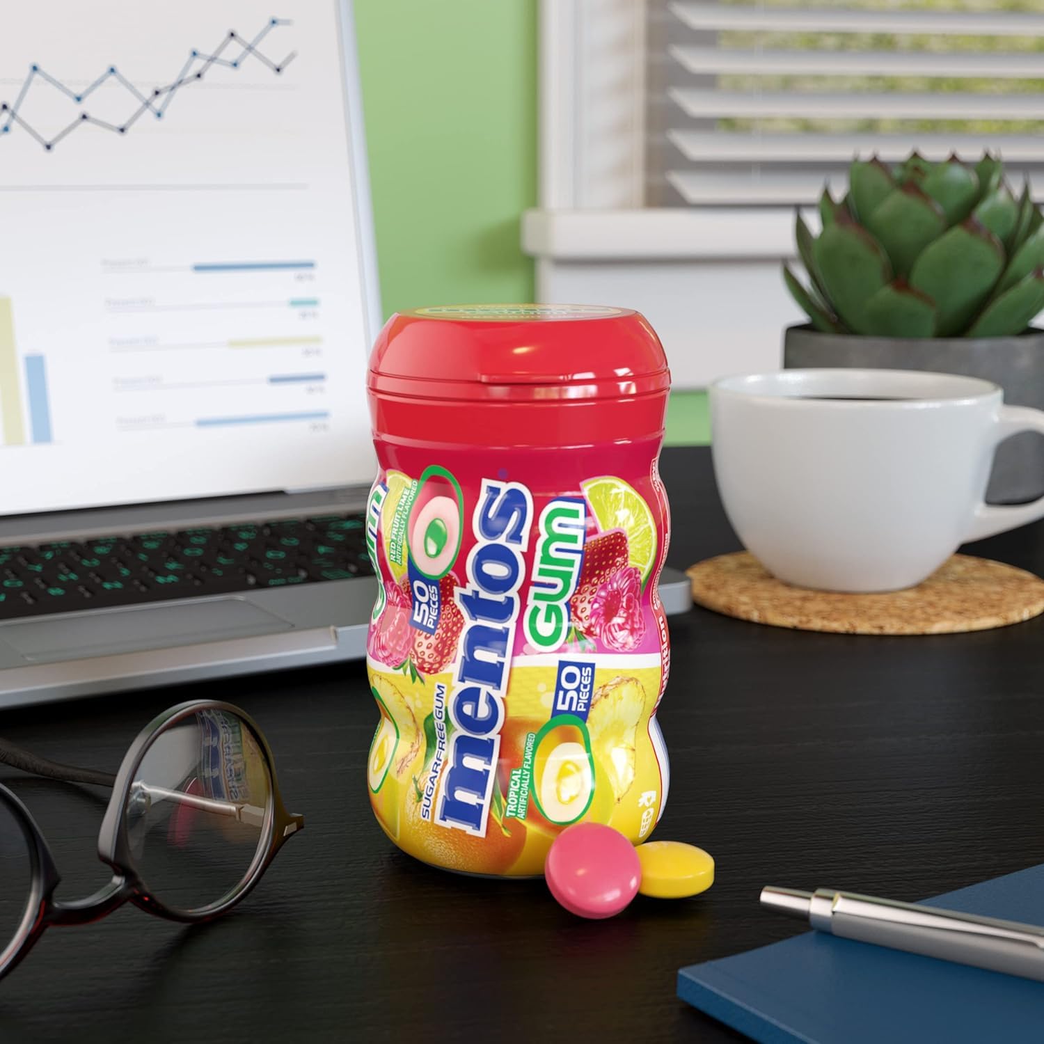 MENTOS botella junto a llaves para comparar tamaño y conveniencia