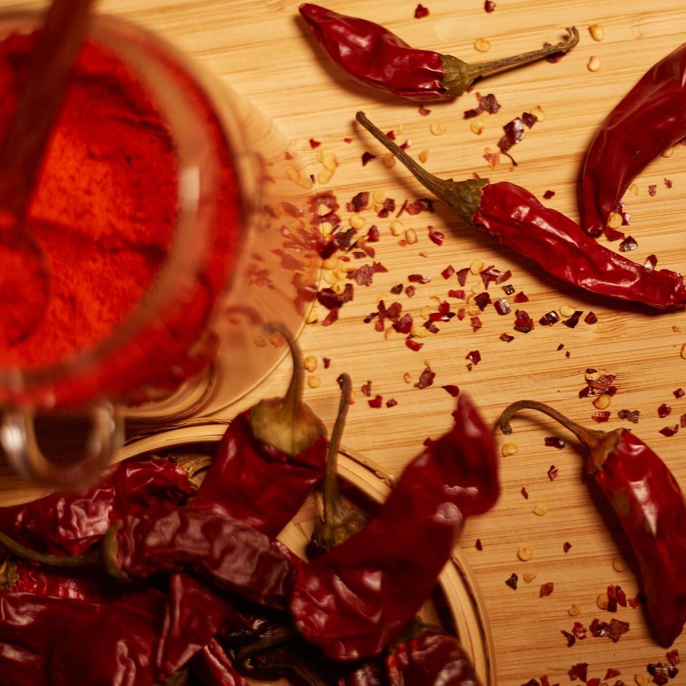 MEROPS pimentón en goulash servido, realza sabor tradicional