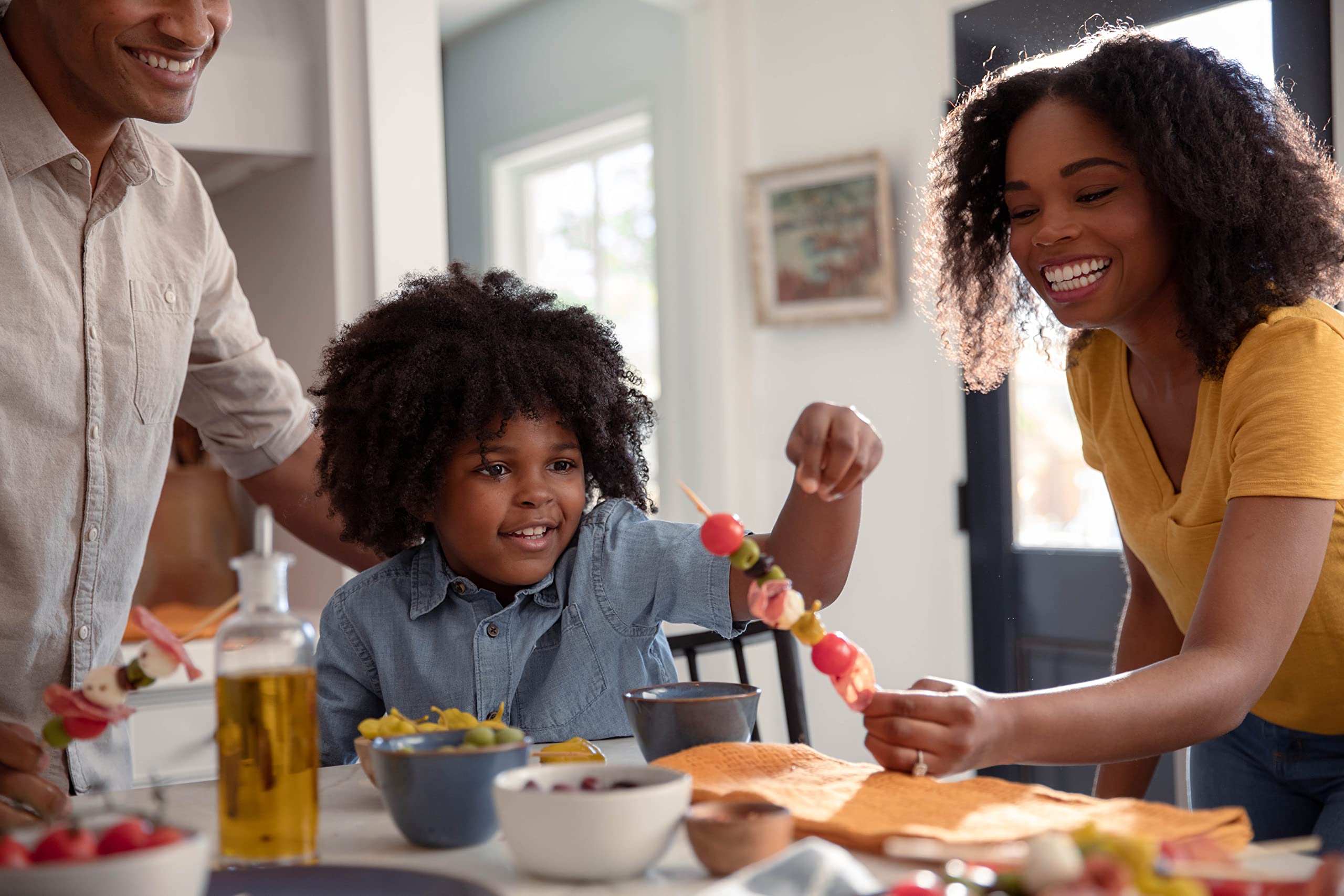 Mezzetta frasco sobre encimera de cocina mostrando uso cotidiano y estilo