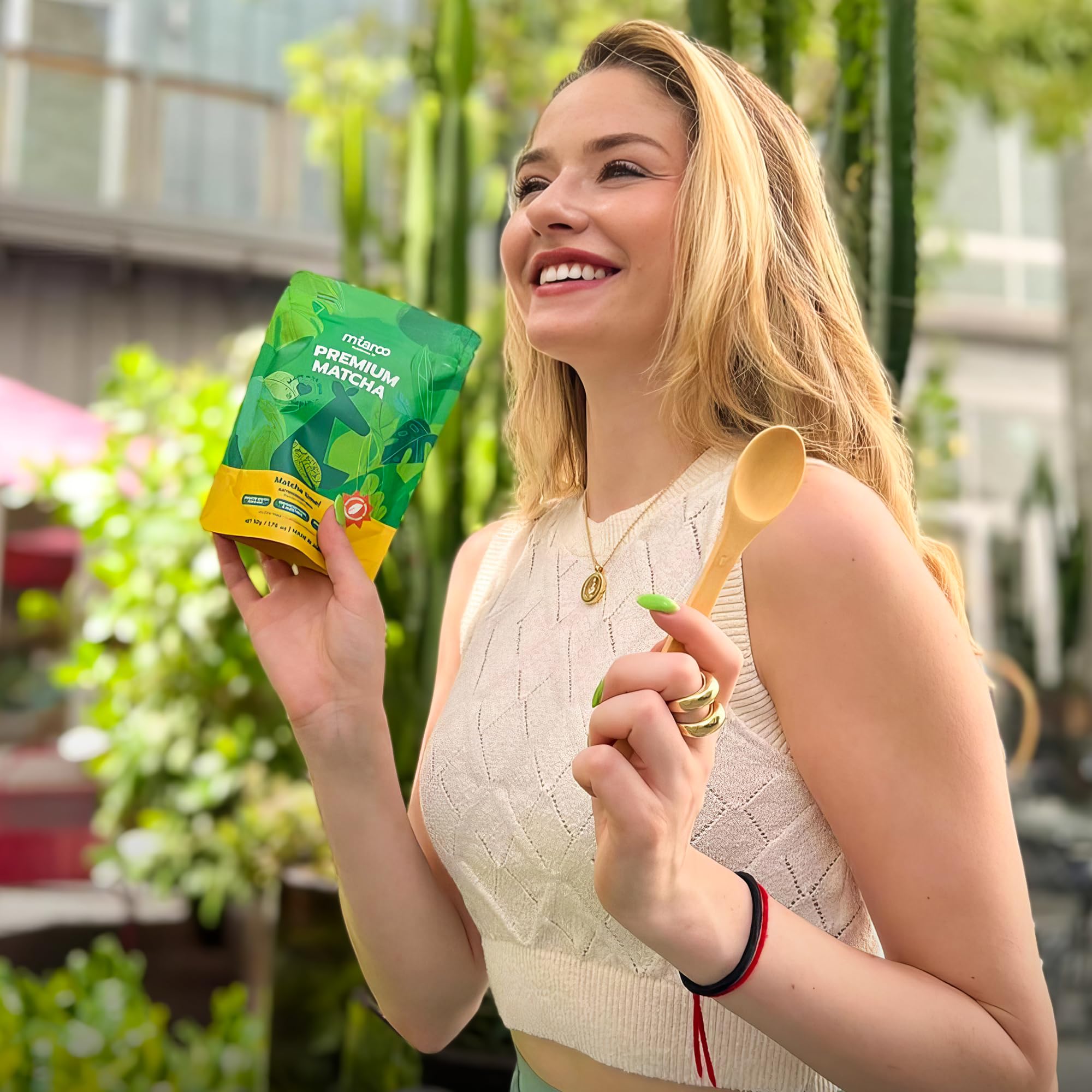 Miaroo matcha en contexto de cocina, uso diario en batidos y bebidas