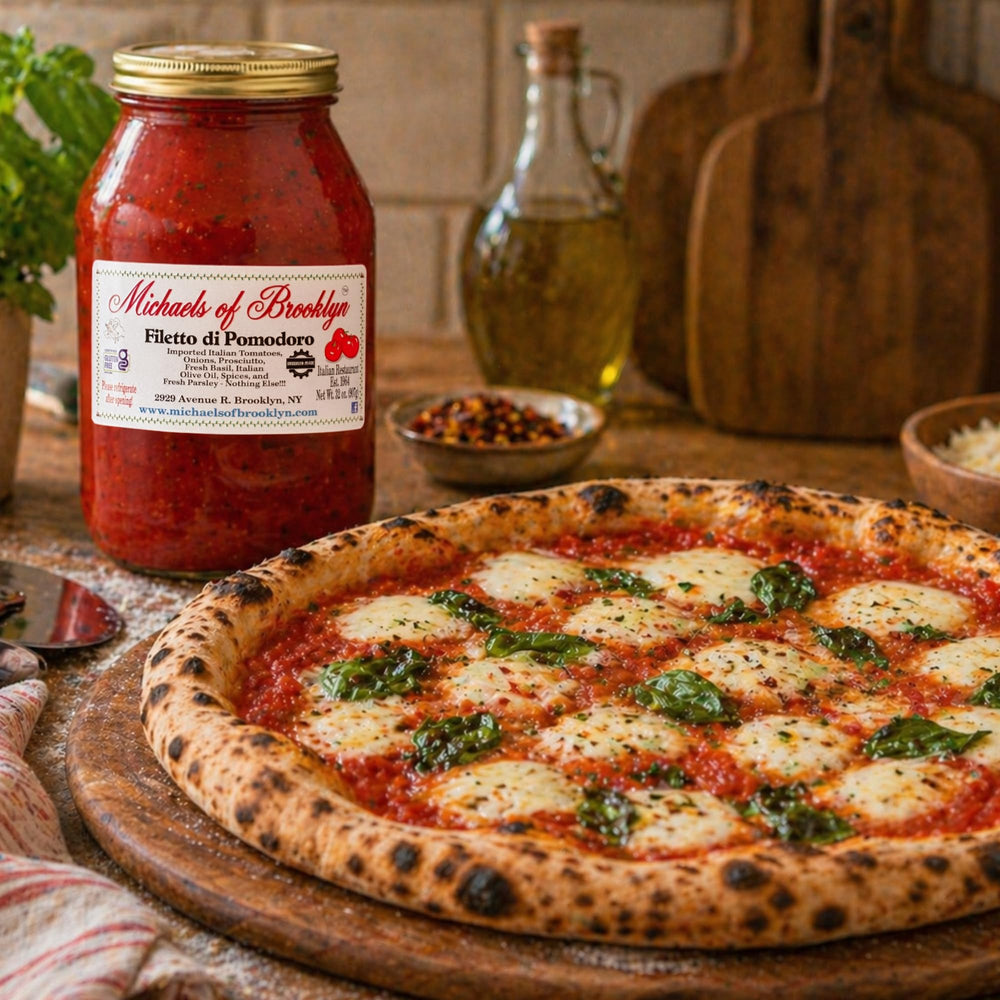 Michaels of Brooklyn frasco 32 oz junto a utensilios para comparar tamaño